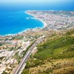 Španělsko, Benalmadena pláže a palmy